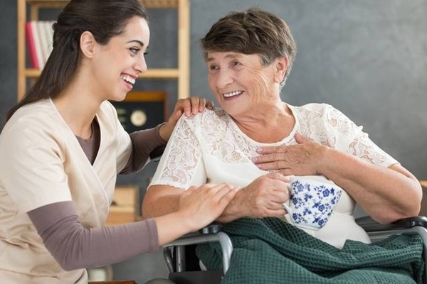 HOY / Cuidadores de adultos mayores y niños deben recibir la vacuna antigripal
