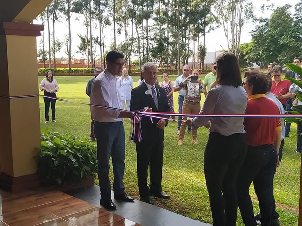 Ofrecen fisioterapia y odontología para personas de escasos recursos - ADN Paraguayo