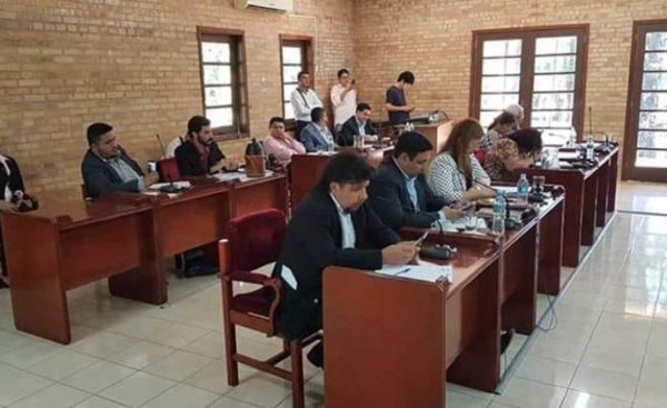 Concejales aprueban adjudicaciones millonarias