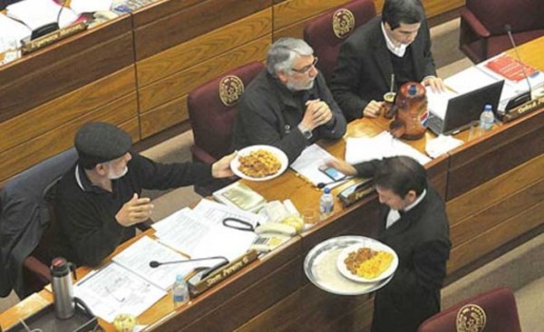 Director de mozos del senado gana más de G. 210 millones al año