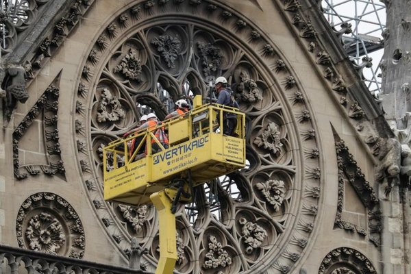 Policía halló colillas en andamios donde surgió fuego de Notre Dame - Internacionales - ABC Color