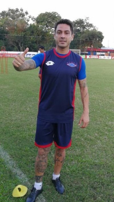 Claudio Vargas: Fue irresponsable la forma en que chutó el penal Brendix Parra - 730am - ABC Color