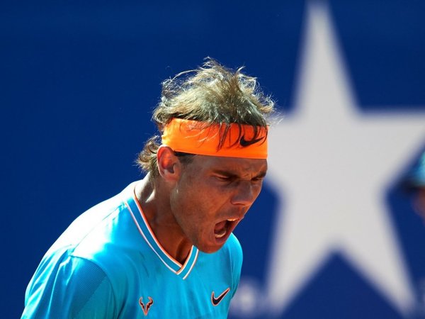 Nadal rema casi tres horas ante Mayer para vencer en su debut