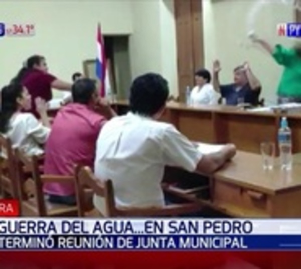 Concejales a los botellazos en junta municipal de San Pedro - Paraguay.com