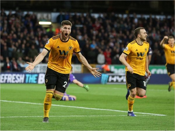 Wolves vence al Arsenal y aprieta la lucha por Champions