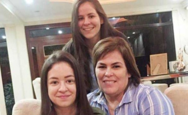 Escraces sociales obligan a renunciar a las hijas del Diputado Cuevas