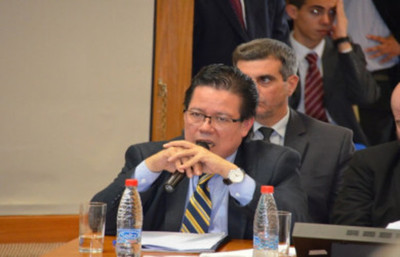 Sin esperar la decisión del Senado, el contralor Enrique García renunció al cargo  - Radio 1000 AM