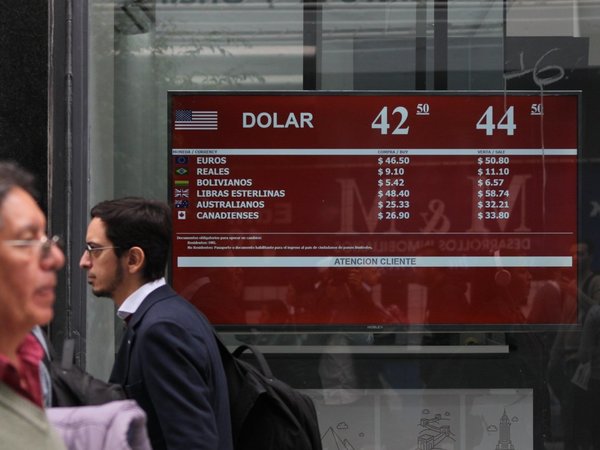 Argentina vive un "miércoles negro" con el dólar disparado