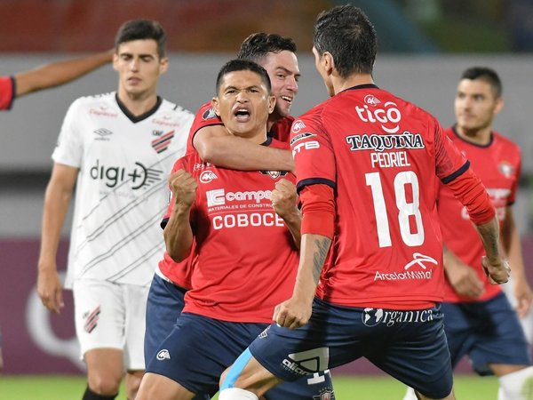 Wilstermann vence a Paranaense