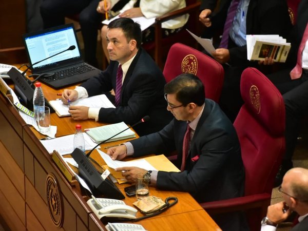 Levantan la sesión y dejan sin juicio político al contralor | Paraguay en Noticias