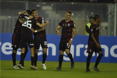 River supera a Palestino en Chile y avanza a octavos de final