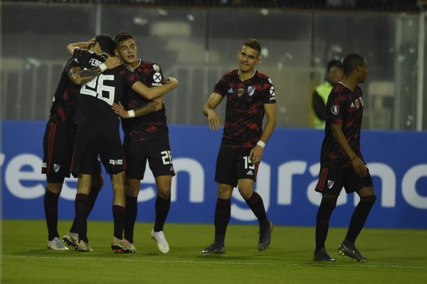 River supera a Palestino en Chile y avanza a octavos de final