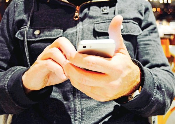 “Un tipo se hizo pasar por una mujer en el chat y me enamoró”