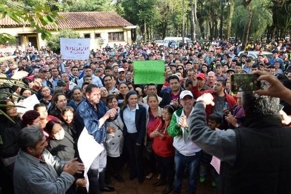 CDE salió a las calles a dar su apoyo a Sandra Zacarías. Patoteros del G7 buscaron incidentar. - Churero.com