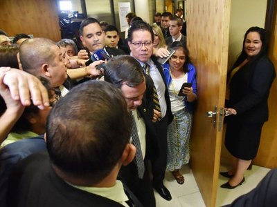 Otra victoria ciudadana: El contralor fue forzado a dimitir