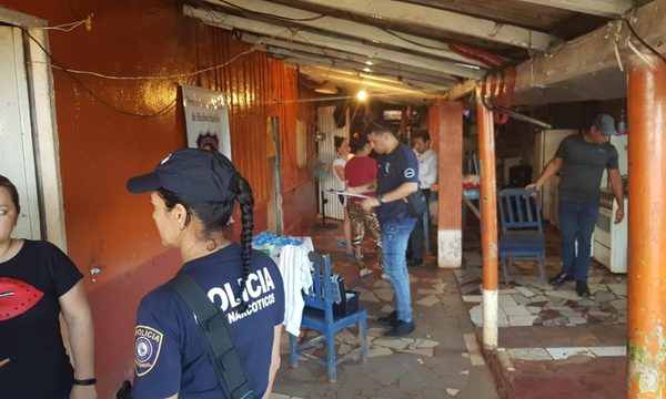 Mujer es detenida con marihuana