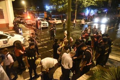 Llegan primeros manifestantes por el desbloqueo de listas | Paraguay en Noticias