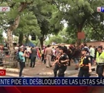 Tratarán desbloqueo de listas sábana y manifestantes llegan a la plaza - Paraguay.com