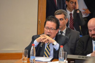 A punto de ser destituido, renunció el contralor - ADN Paraguayo
