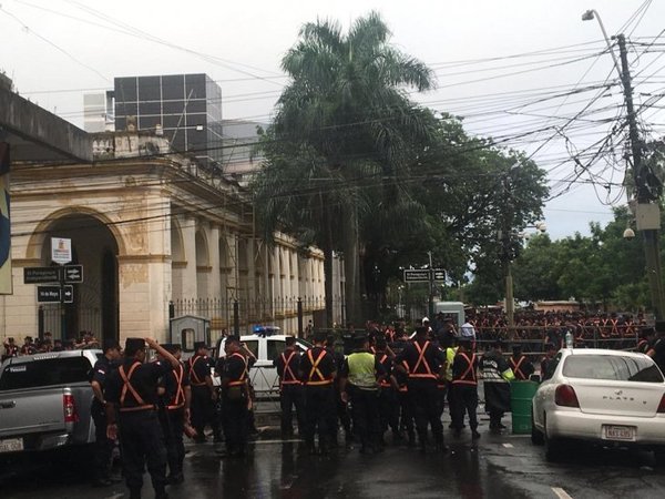 2.800 policías resguardan zona del Congreso