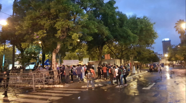 Senado trata hoy desbloqueo: llegan manifestantes y calles están clausuradas | Paraguay en Noticias 