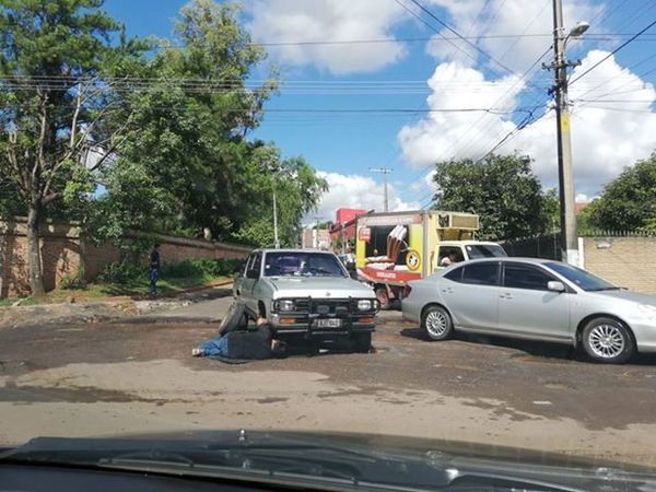 Cayó en cráter y rompió su tren delantero | San Lorenzo Py