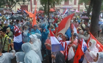 HOY / Manifestantes despotrican contra Friedmann: “Atajate, Rodolfito, porque se levanta al pueblo”