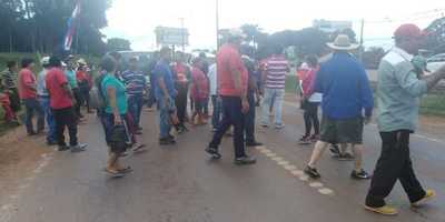 Manifestantes en CDE también presionan a favor del desbloqueo - ADN Paraguayo