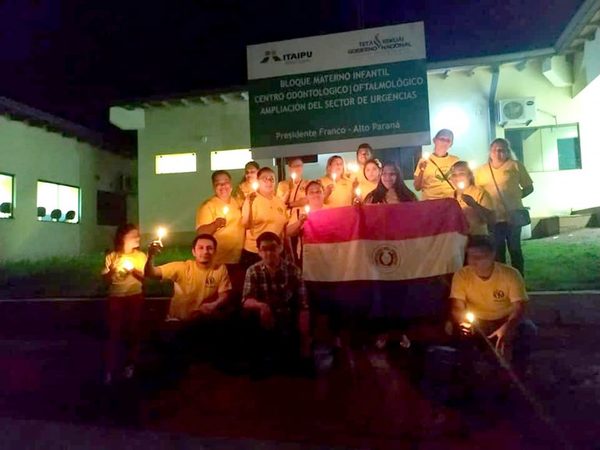 Con protesta a luz de velas, exigen alumbrados públicos en Franco - ADN Paraguayo