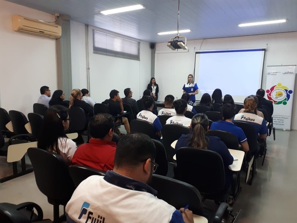 Charla sobre trato al empleado, con ministra del Trabajo - ADN Paraguayo