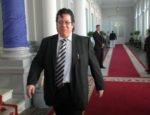 Diputados aceptarán renuncia de Enrique García » Ñanduti