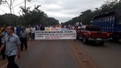 Cierres de ruta en varios puntos de Caaguazú - Nacionales - ABC Color