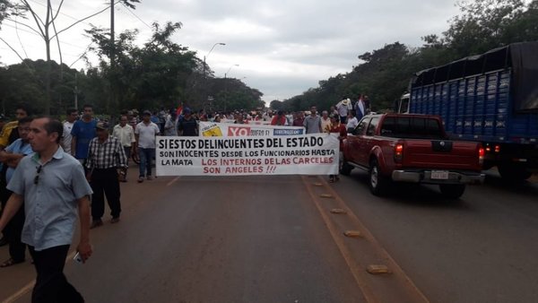 Cierres de ruta en varios puntos de Caaguazú - Nacionales - ABC Color