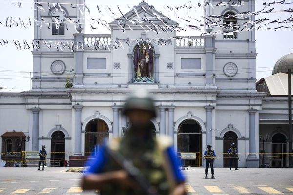 Cierran iglesias de Sri Lanka por seguridad y dimite máximo responsable de Defensa