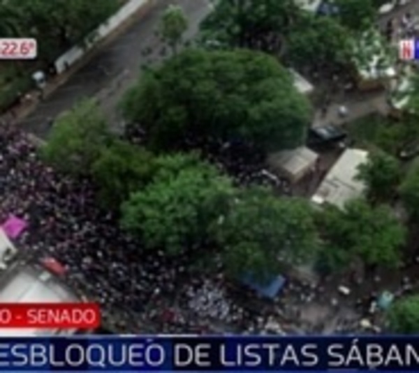 Detuvieron a personas que tenían cuchillos en medio de manifestantes - Paraguay.com