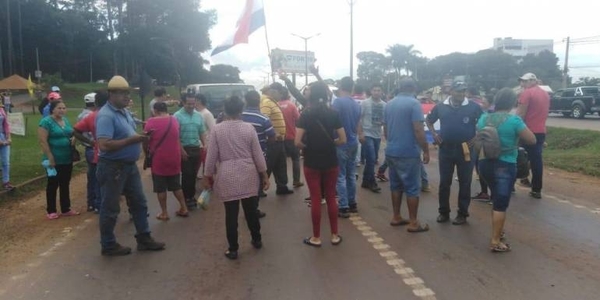 Con cierre de ruta, apoyan desbloqueo en Alto Paraná | Paraguay en Noticias
