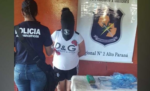 Mujer detenida con drogas en su domicilio