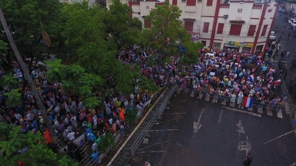 Desbloqueo: manifestantes abuchearon a Calé y pidieron no seguir la sesión | Paraguay en Noticias