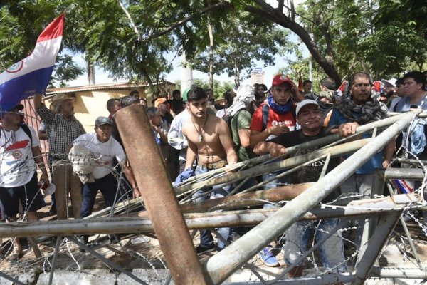 Incidentes frente al Congreso | Paraguay en Noticias
