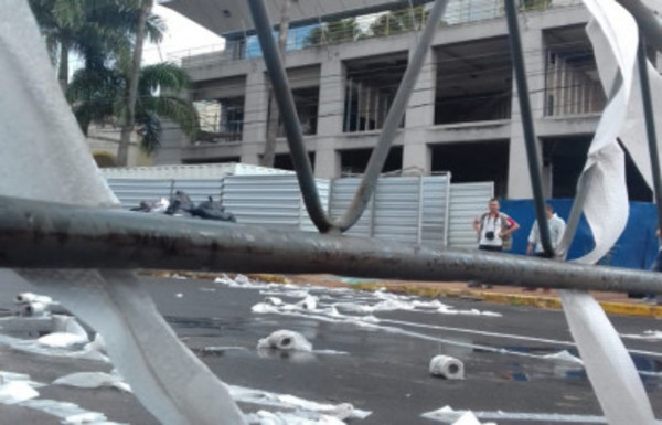 Funcionarios de la Cámara de Diputados abandonan el edificio por seguridad - Radio 1000 AM