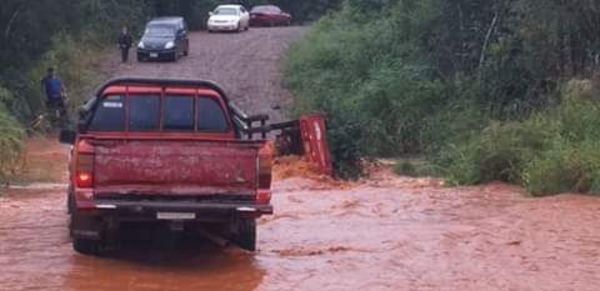 Dos personas fueron arrastradas por un raudal en Itapúa | Paraguay en Noticias