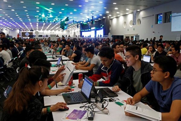 Imponen récord por clase de software más grande del mundo - Tecnologia - ABC Color