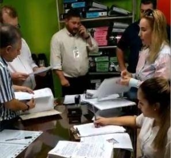 CDE: incautan documentos sobre adjudicaciones irregulares | Paraguay en Noticias