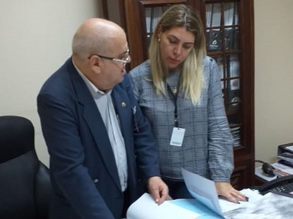 Fiscalía incauta documentos con supuestas firmas falsas de McLeod | Paraguay en Noticias