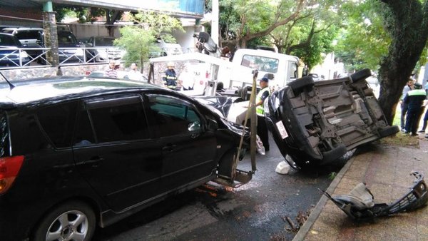 Choque y vuelco sobre Azara | Paraguay en Noticias