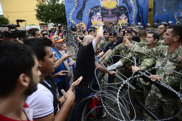 Incidentes: Buscan llegar al Palacio de López | Paraguay en Noticias