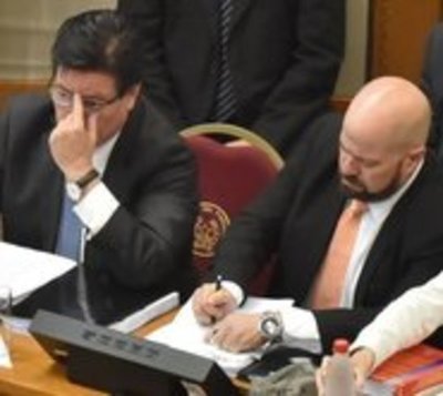 Diputados acepta renuncia de García y subcontralor asume cargo - Paraguay.com