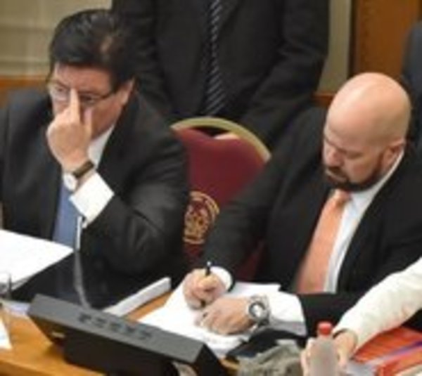 Diputados acepta renuncia de García y subcontralor asume cargo - Paraguay.com