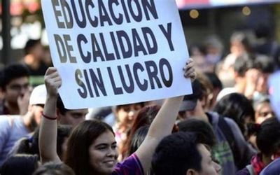 Estudiantes chilenos vuelven a las calles en rechazo a leyes de Piñera