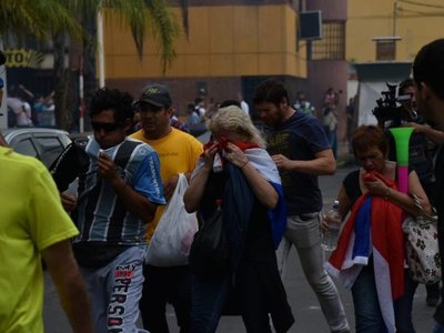 Manifestantes son reprimidos cerca del Palacio de Gobierno | Paraguay en Noticias 